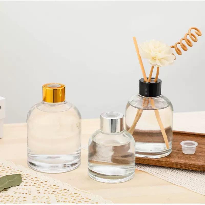 Creative Home Decor Aromatherapy Glass Bottle with Rattan Diffuser Sticks, 200ml.