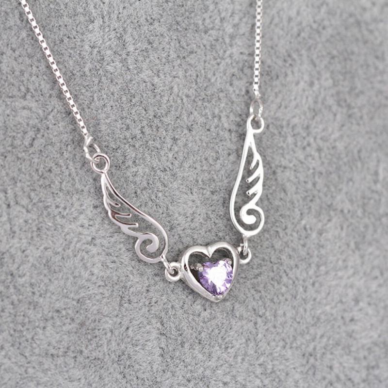 1 heart-shaped pendant necklace