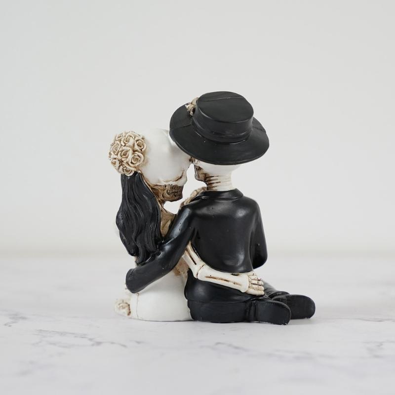 Skeleton Couple Figurine - Romantic Gothic Halloween Decor Resin Statue for Home, Desk, Yard, Party & Day of the Dead