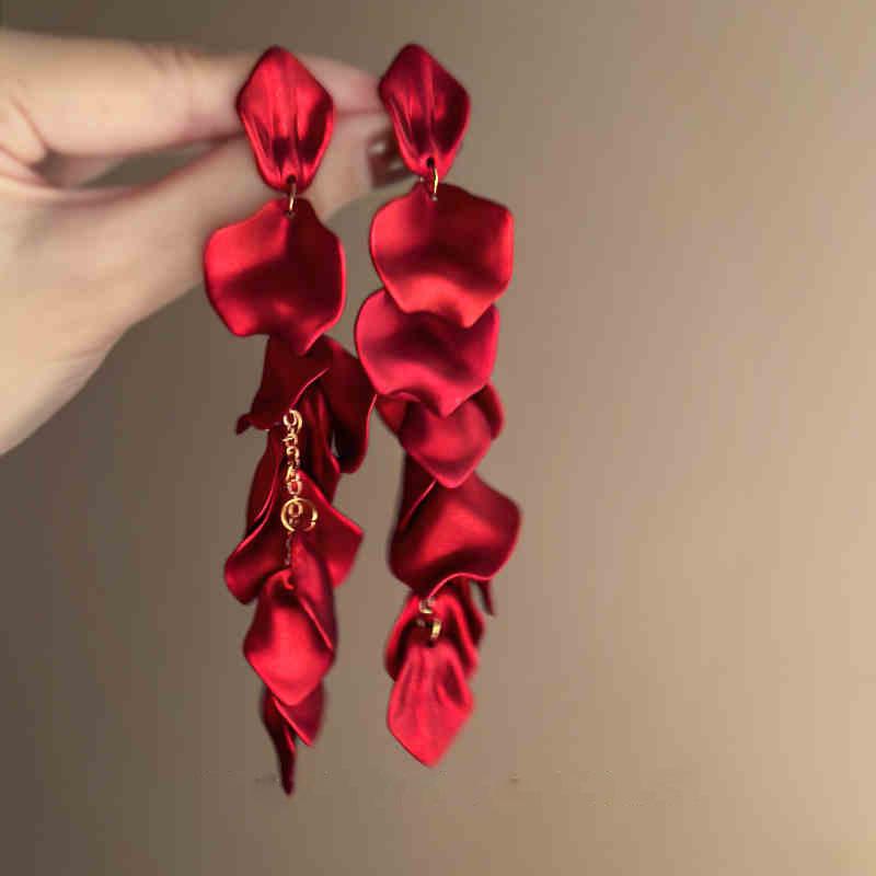 Silver Needle Red Rhombus Earrings - Light Luxury, High-End Fashion, Versatile Design, Simple and Niche Ear Hoops.