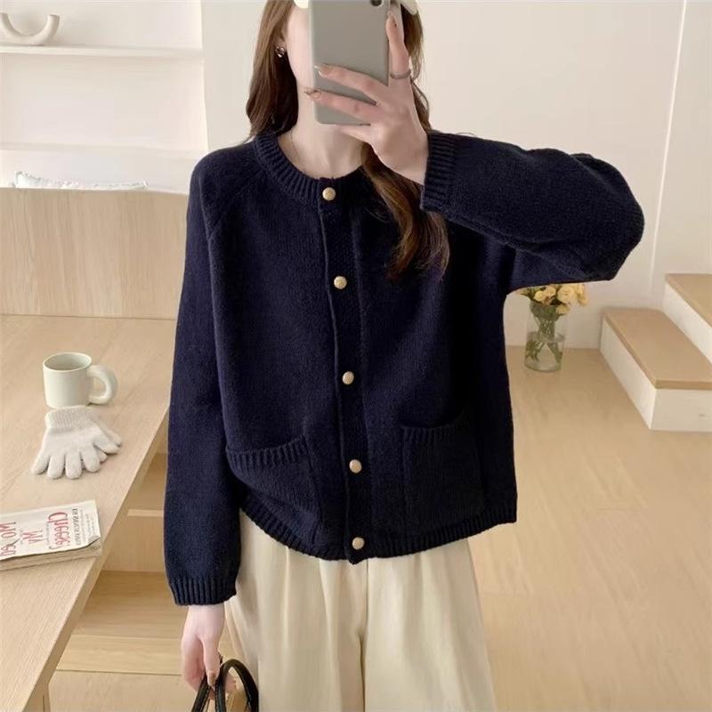 

Вязаный кардиган-пальто с круглым вырезом, в стиле ретро и кэжуал для осени и зимы, женский свитер на пуговицах One size чёрный