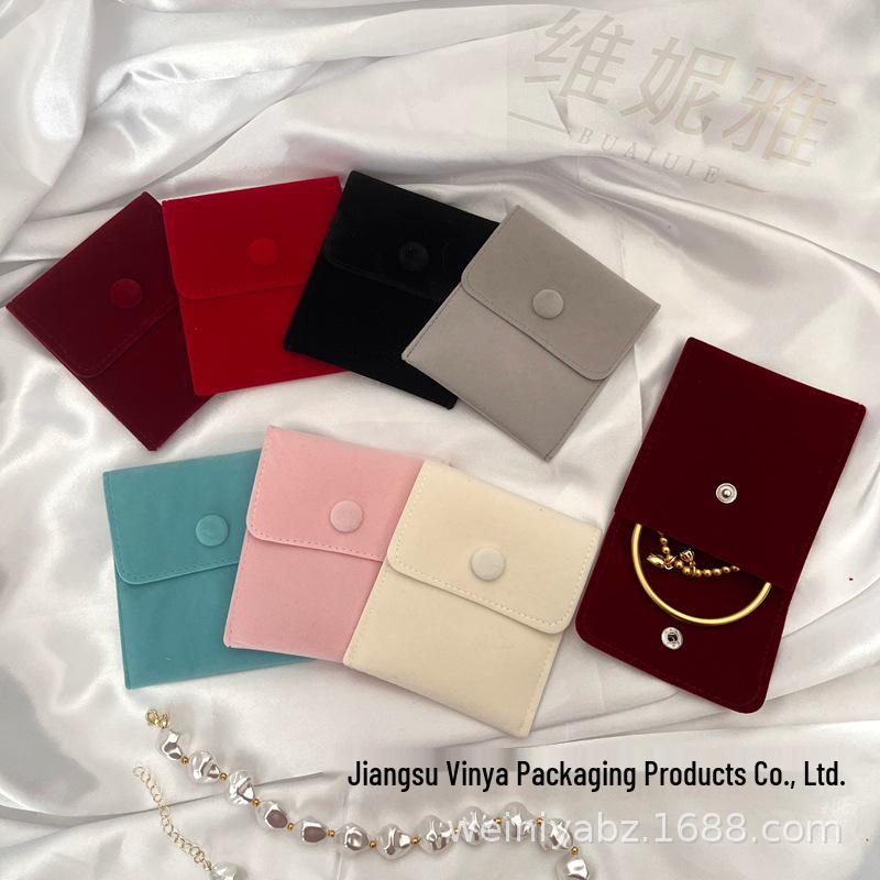 

Бархатный конверт для украшений: Пылезащитный, на кнопке, маленький тканевый мешочек для хранения нефрита Beige Small (7*7CM) Snap Button