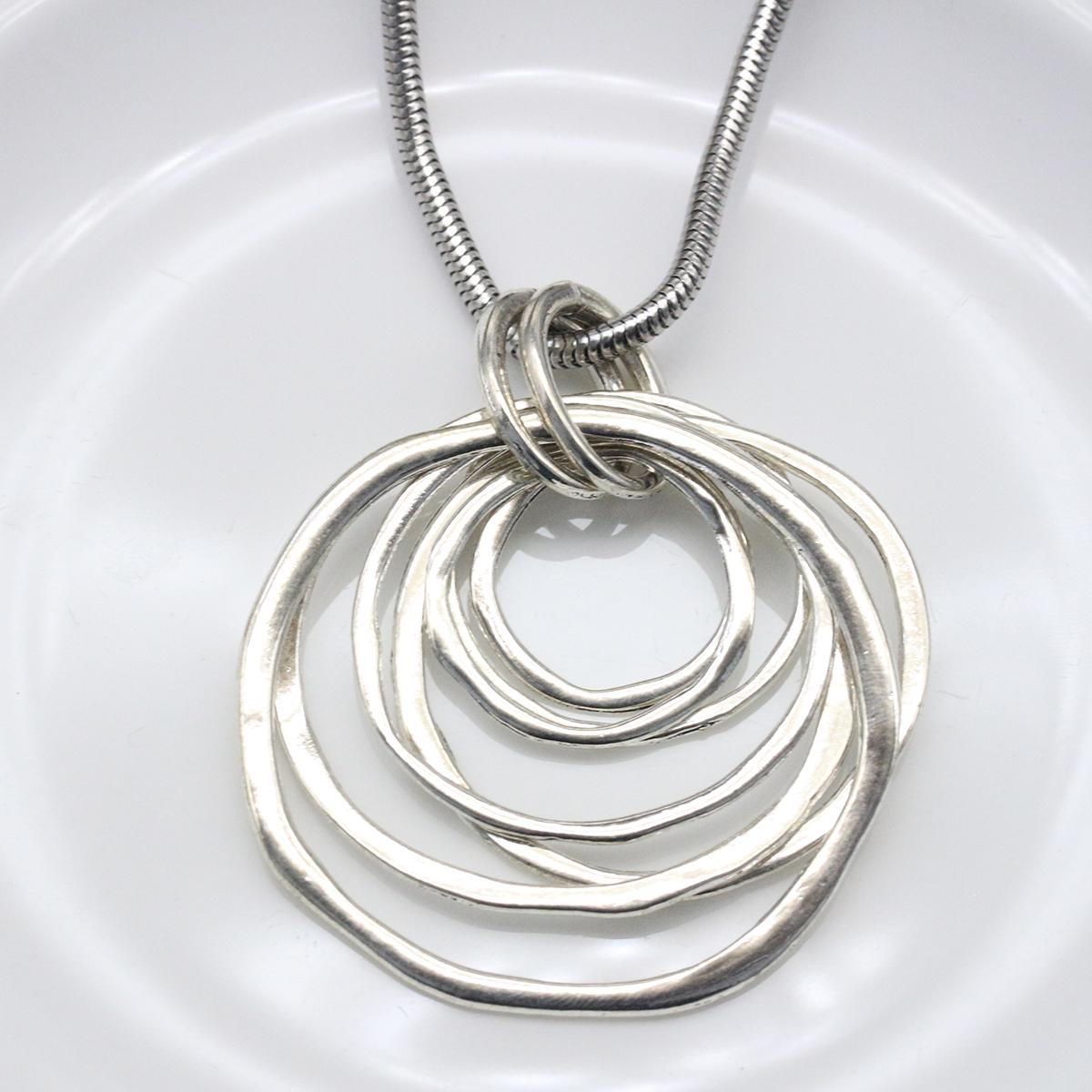 Изысканно изготовленное многослойное ожерелье с подвеской в ​​форме кольца — фото 3