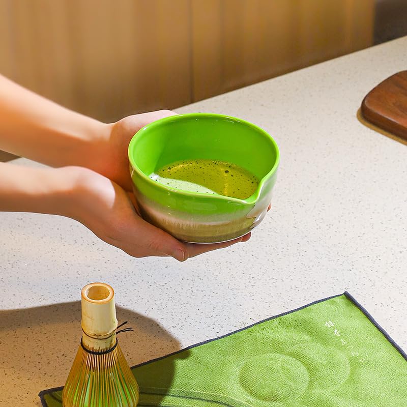 Dieses Matcha-Teezeremonie-Set ist perfekt für Anfänger und enthält einen natürlichen Bambus-Reis, einen traditionellen Bambus-Tee, einen Matcha-Kessel, einen Bambus-