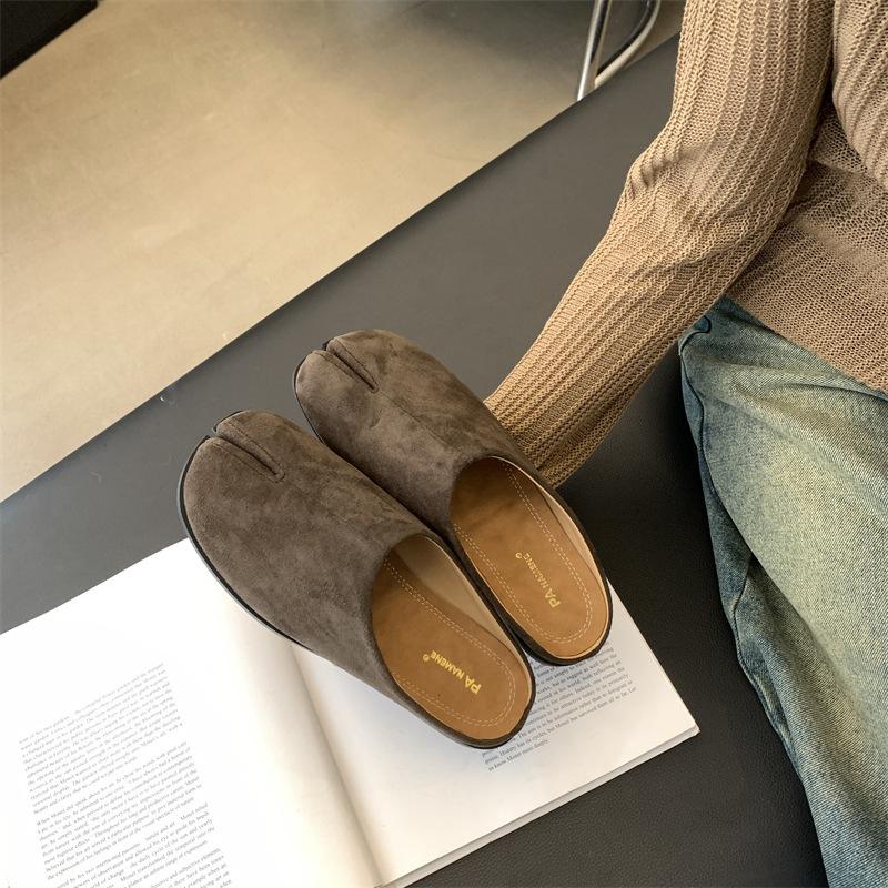 

Модные женские меховые тапочки с раздельным пальцем Таби Ниндзя слипоны на плоской подошве с круглым носком неглубокие ленивые туфли-лодочки с ремешком через пятку мюли мягкая теплая повседневная обувь 39