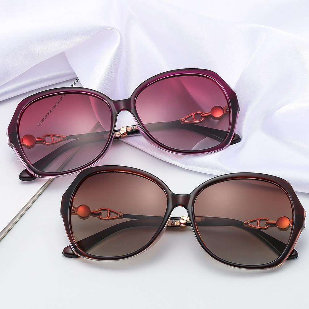 Designer Oval Sunglasses Women New Fashion Crystal Sun Glasses Female Gradient Lens Elegant Ladies Round Sunglasses
