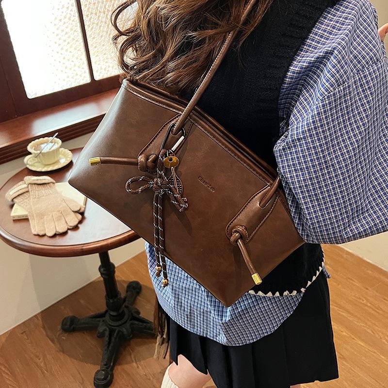 Premium texture large-capacity commuter bag women's 2025 new autumn and winter shoulder underarm bag niche light luxury tote bag