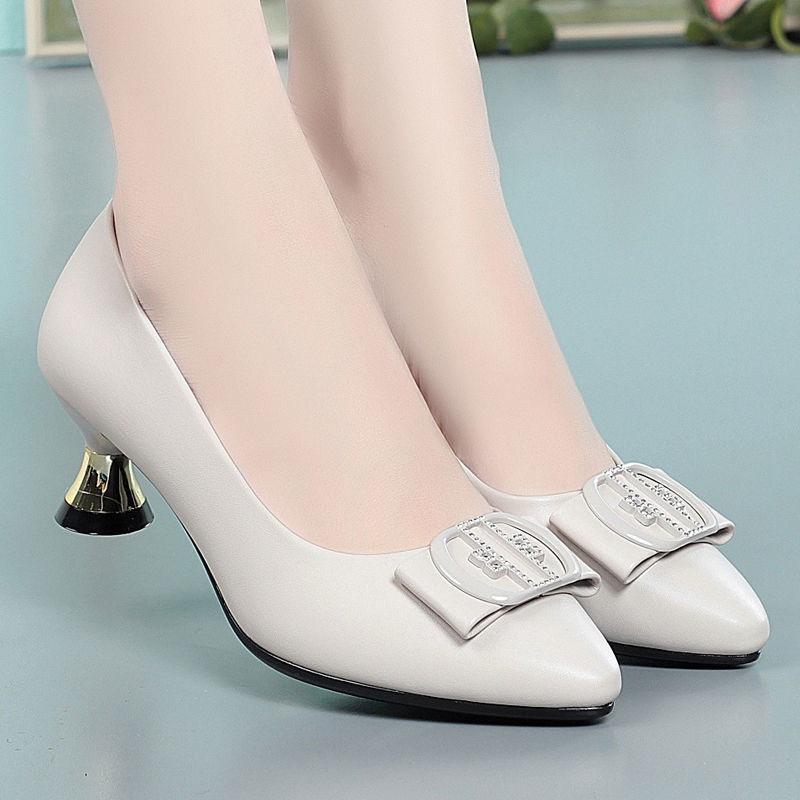 

Модные туфли-лодочки на среднем каблуке, женские летние, каблук-рюмочка, новые 2025, с мелким вырезом, круглым носком, из мягкой кожи для мамы, черные рабочие маленькие кожаные туфли 41