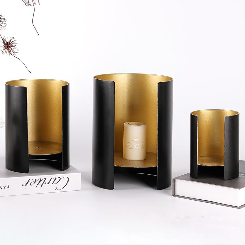 Moderne Leichte Luxusmöbel im Neuen Chinesischen Stil Arbeitszimmer Schwarzgoldener Halbkreisförmiger Kerzenhalter Modellraum Weiche Dekoration Metallmöbel