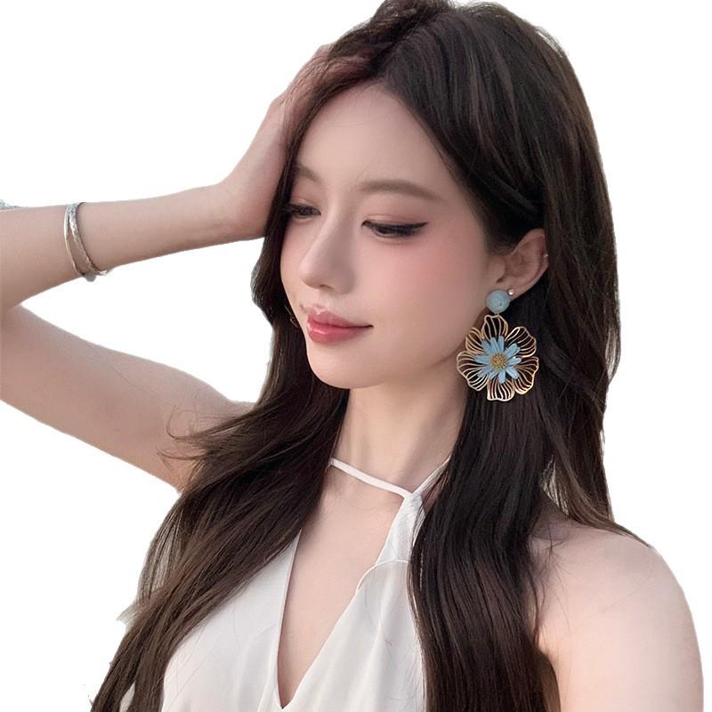Silver Needle Raffia Flower Stud Earrings - Elegant Holiday Style, Light Luxury, High-End Niche Design