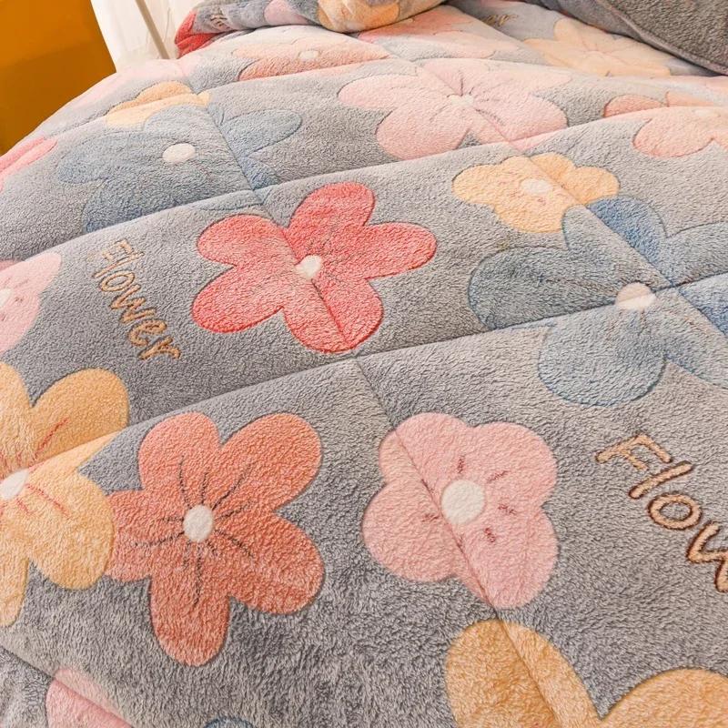 Superior Warm Fabric Double-sided Velvet Blanket Thick Warm Delicate and Soft Quilt Plush Single Students Dormitory Comforter