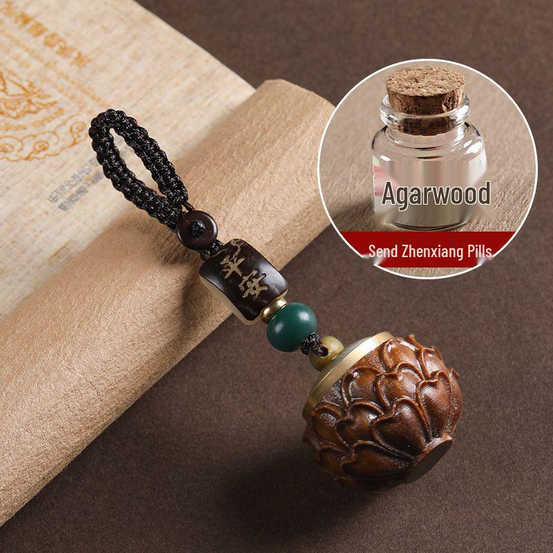 Green Sandalwood Vintage Hollow Sachet Keychain Aromatherapy Pendant