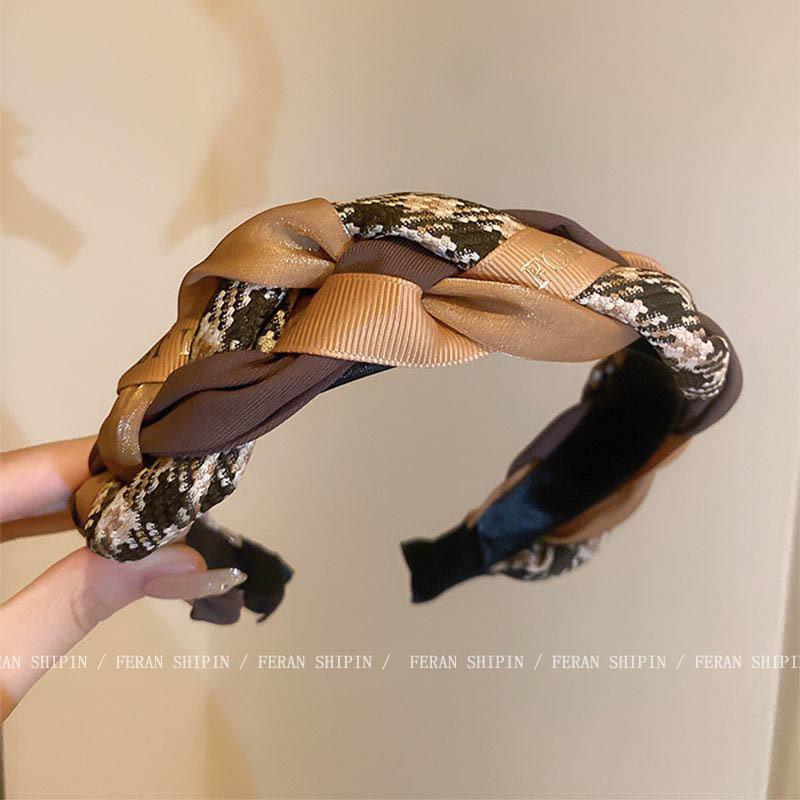 Women's Wide Edge White Sponge Headband - Stylish, Comfortable, Low-Pressure Hair Accessory