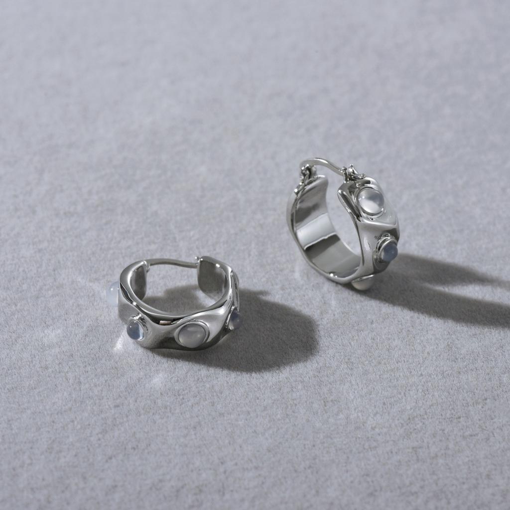 Simple Temperament Copper Plated Platinum Inlaid White Agate Ear Buckle Earrings Fashion Commuting Must Enter Cold Wind Earrings