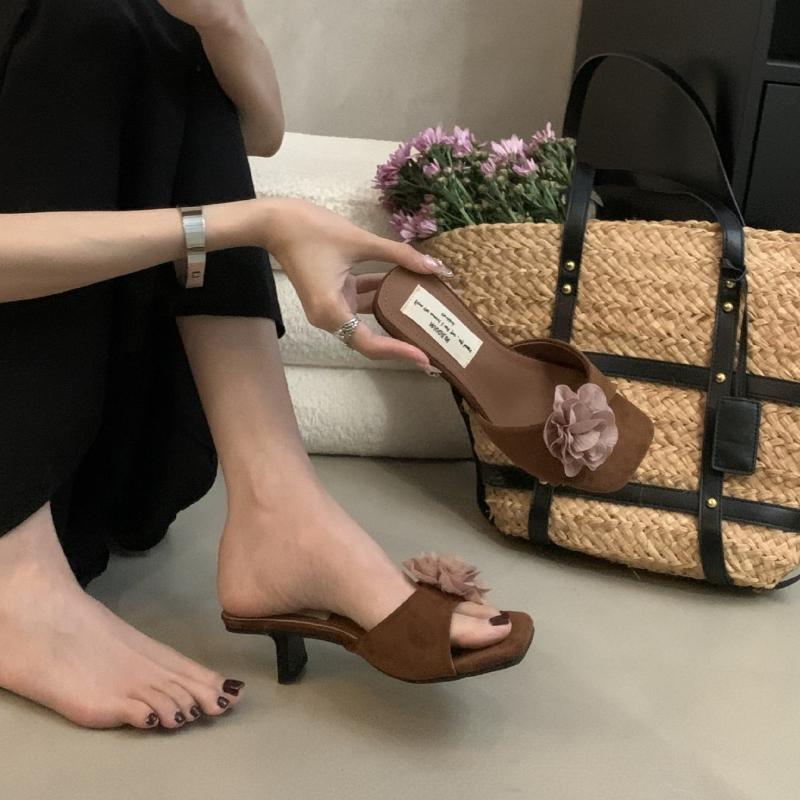 Fashion Elegant Flower Decoration Low Heel Slippers Women Fashion Square Toe Strange Style Design Slide Sandals Sexy Open Toe Beach Shoe