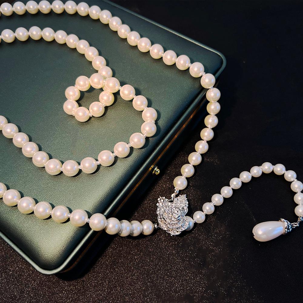 

Elegant Women s French Pearl Necklace - Luxurious Teardrop Clavicle Chain Jewelry