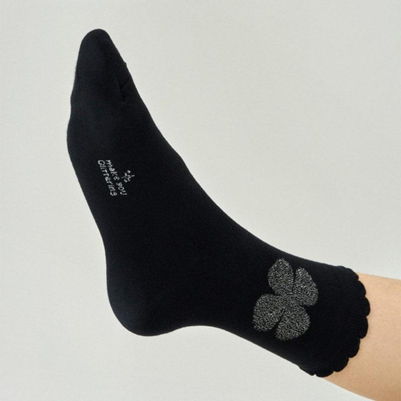 MONTH IN MONTH OUT Silver Clover Glitter Socks _ BLACK&SILVER