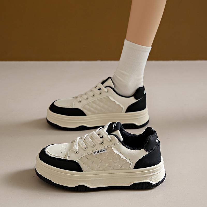 Versatile Internet celebrity platform heightening casual sports shoes 2025 autumn new fashion versatile sports white shoes