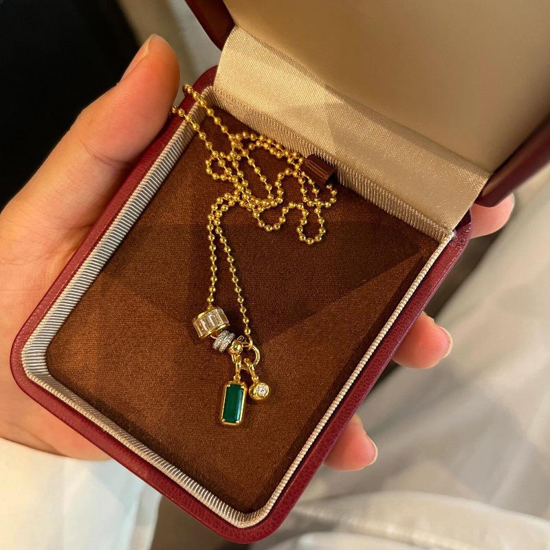 Creative Vintage Exquisite Irregular Light Luxury Green Chalcedony Ruby Necklace Exquisite High Quality Collar Chain Jewelry