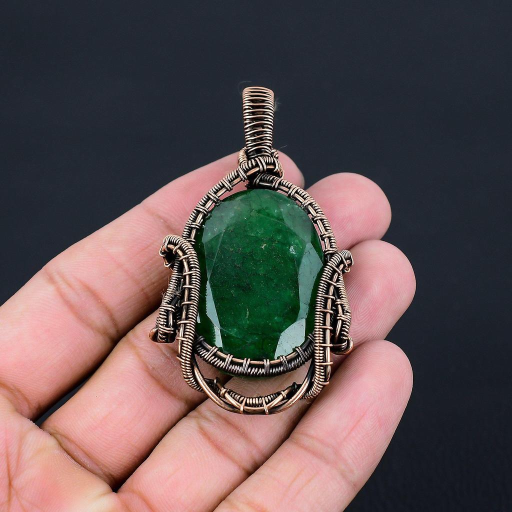 Pietre prețioase de smarald create în laborator, bijuterii din sârmă de cupru pur înfășurate manual