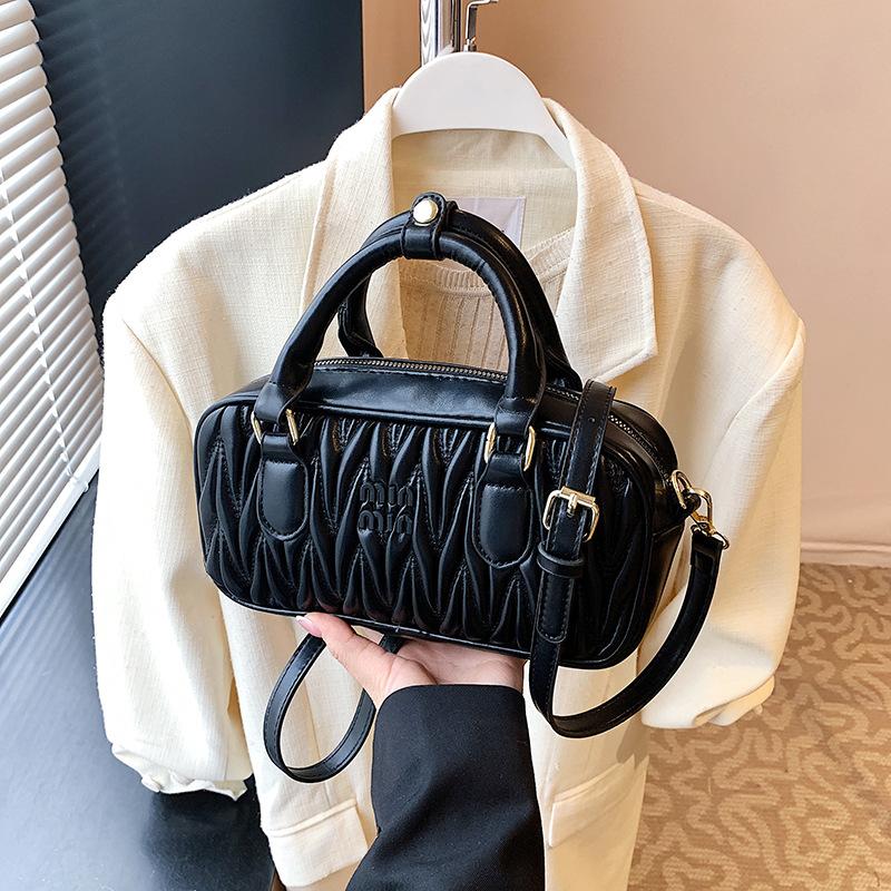 Simple hand carry pleated small square bag underarm bag 2025 summer new fashion shoulder bag trendy temperament messenger bag