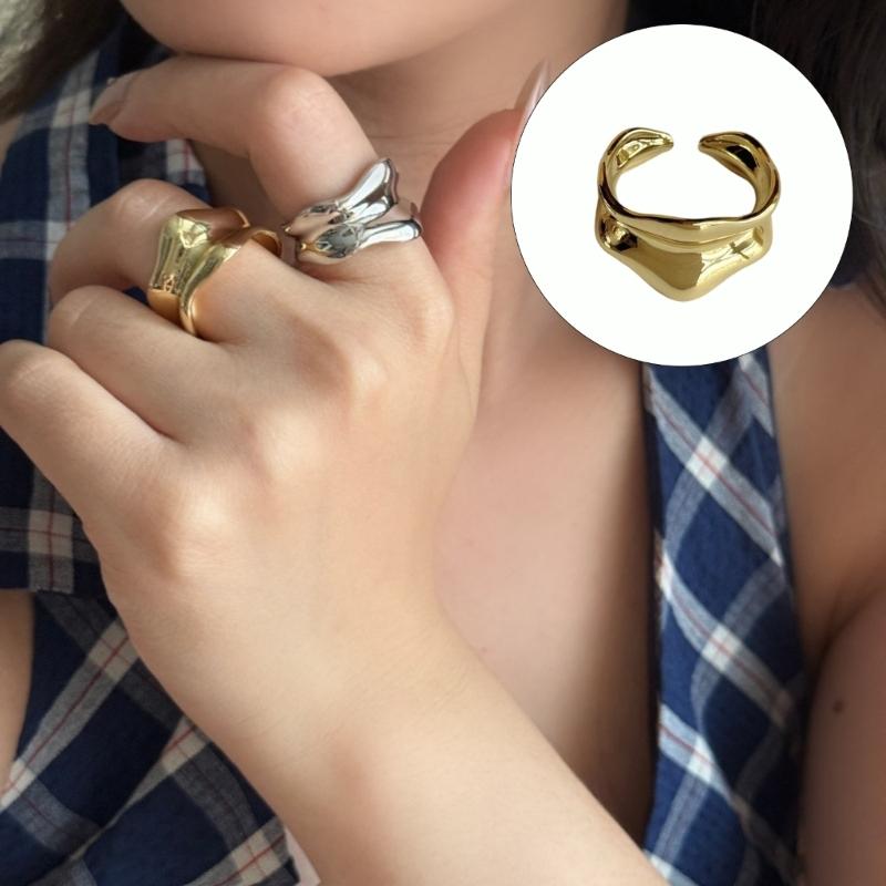 Elegant Curved Waved Design Ring Glossy Finishes Adjustable Size Gold Tone Alloy Accessory For Daily Wear