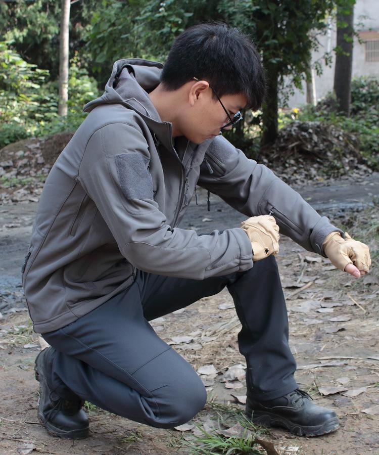 Men's Tactical Waterproof Camouflage Softshell Jacket - Warm Fleece Windbreaker for Outdoor Workwear