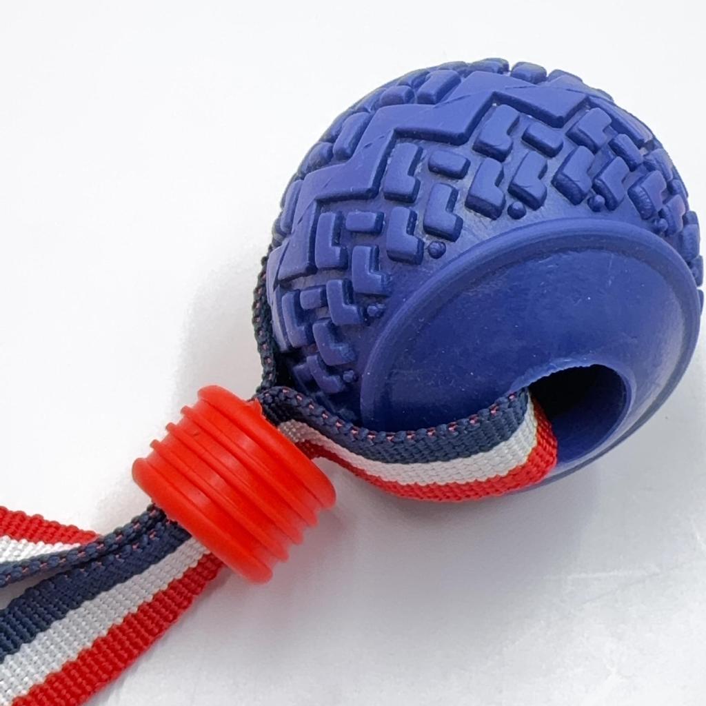 Grenseoverskridende kjæledyrleketøy: Elastisk tau-rugbyball for hundetrening, bittsikker og slitesterk.