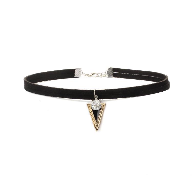 2019 new accessories, European and American choker zircon three-dimensional geometric triangular short necklace