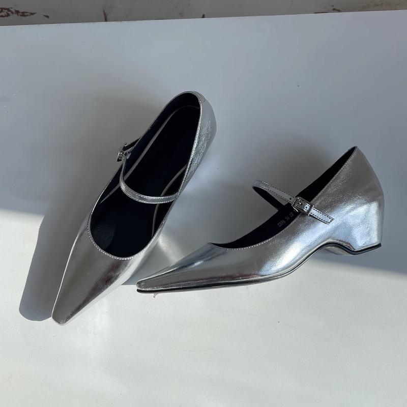 

Sheepskin version of temperament oneword buckle with thick heel Mary Jane women s shoes pointed single shoes light mouth commuter high heels. 40