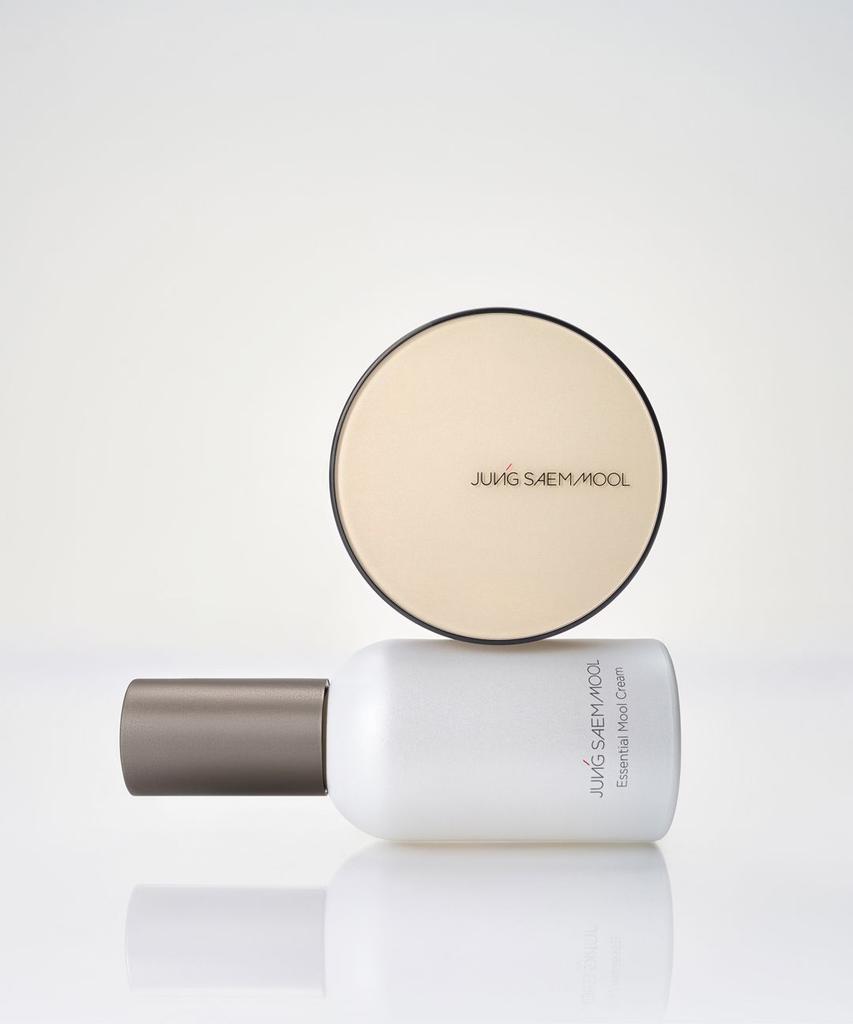 Essential Water Cream Light 50ml (Water Toner 15ml + Water Cream Light 8ml + Free Prep Pads (2 sheets))