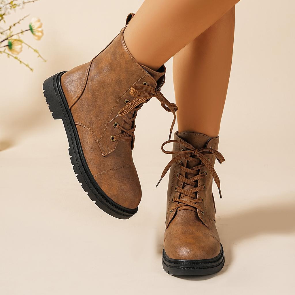 2025 Autumn and Winter New Popular Internet Celebrity Versatile Martin Boots Small Thick-soled British Style Black Martin Boots Women