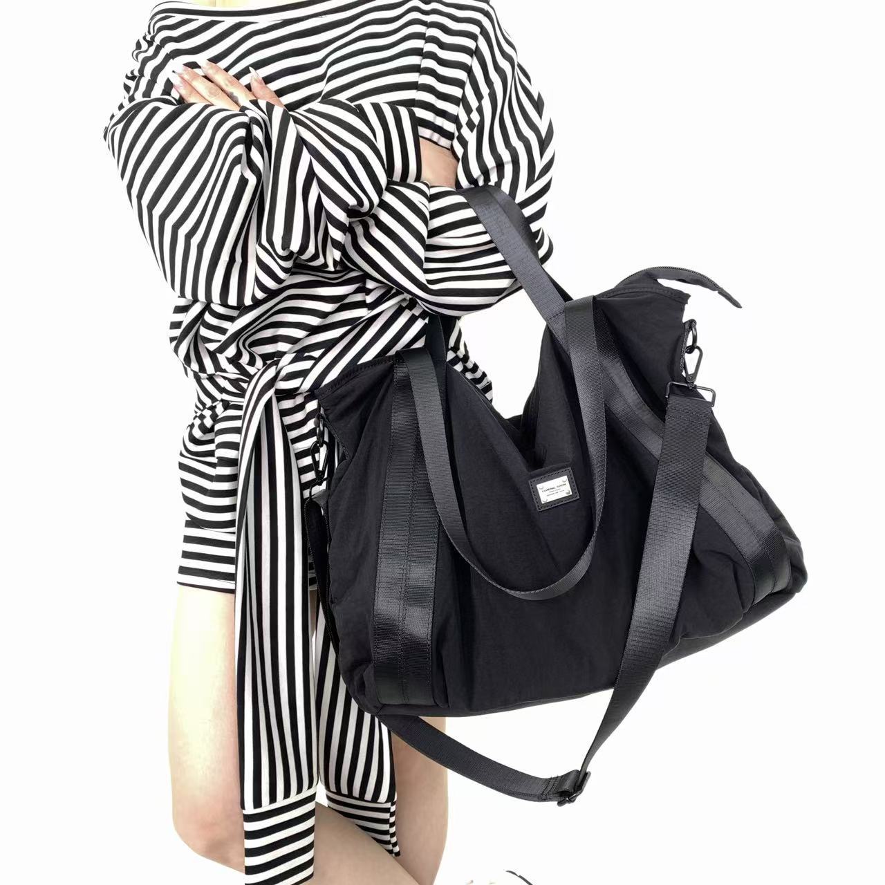 

Women S Nylon Simple Large Tote Bag Short Trip Luggage Hand Messenger Bag чорний
