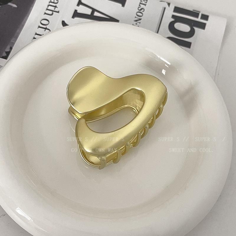 Woman Triangle Design Hair Claws Ladies Fashion Washing Face Hair Clips Hairpins Girls Metal Hair Accessories