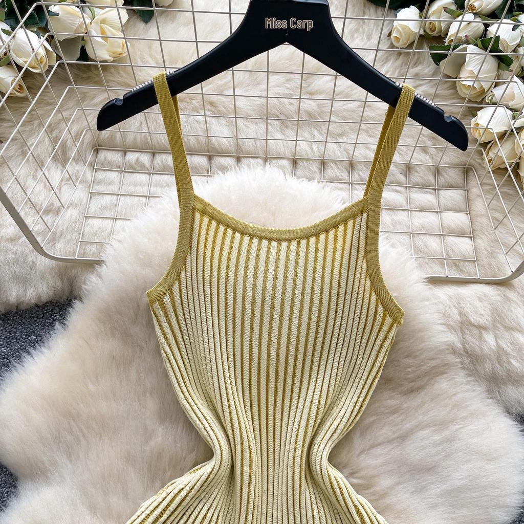 Noble Sense French Retro Autumn Dress: Spaghetti Strap, Waist-Cinching, Slimming Pleated Stripe Knit, 2025 Women's Collection