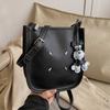 2025 Spring New Super Fire Korean Version Simple and Fashionable Bucket Small Bag Commuter Versatile Women's Casual Messenger Bag