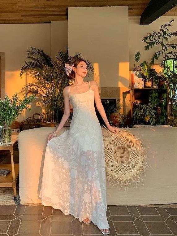 French Elegant Green Mesh Spaghetti Strap Waist-Cinching Dress - Stunning Slimming Long Summer Style for Women 2026