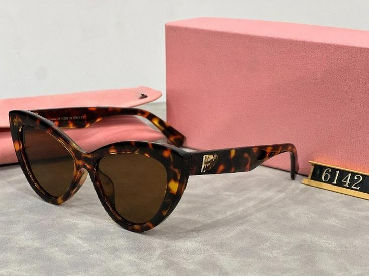 High-Quality Retro Cat-Eye Sunglasses: UV Protection Fashion for Women