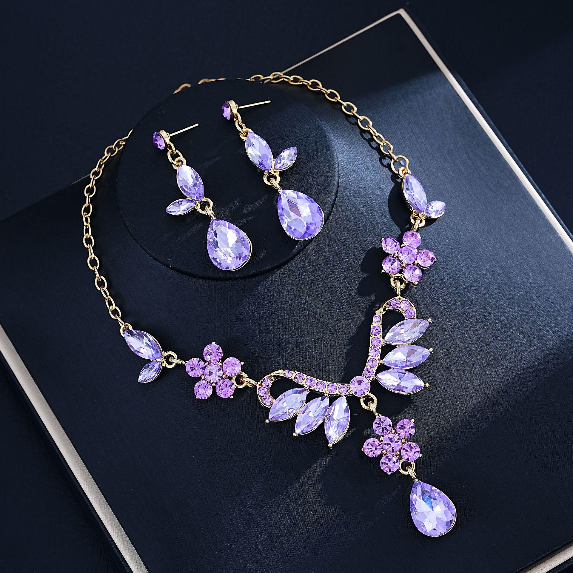 Versatile Sparkling Rhinestone Bridal Jewelry Set - Necklace and Earrings фиолетовый