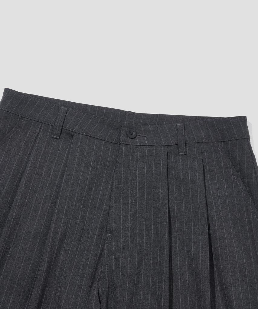 Age O.D. Double-Pleated Bermuda Slacks [Charcoal Stripe]