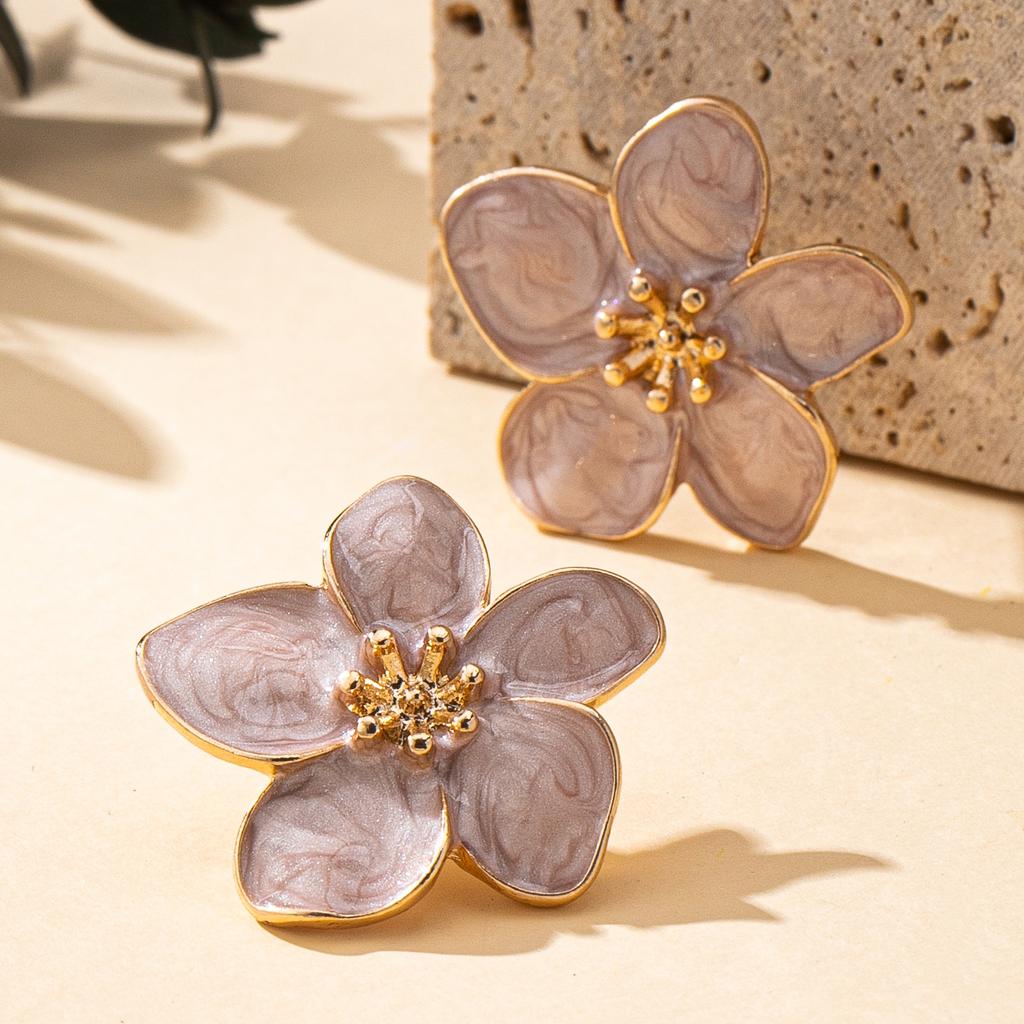 A Pair of Women's Earrings with Three-Dimensional Flower Design and Enamel Craftsmanship, Suitable for Daily Wear and Vacation