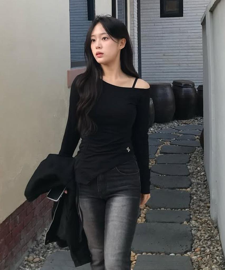 Lougeu Shirred Off-Shoulder Long Sleeve_Black