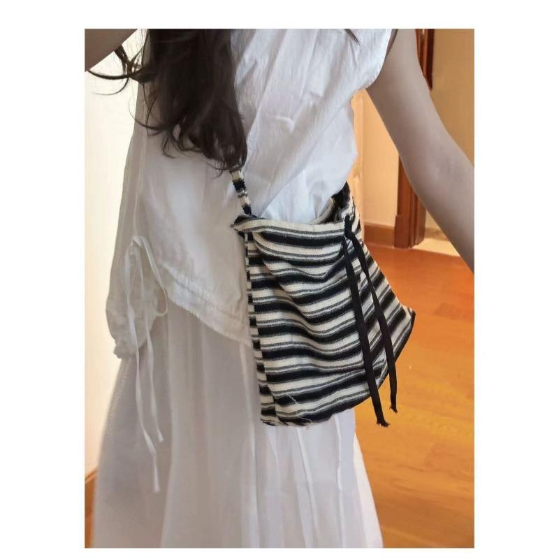 

Повседневная полосатая сумка в корейском стиле, нишевая сумка-мессенджер на одно плечо, повседневная тканевая сумка, сумка через плечо белый/чёрный