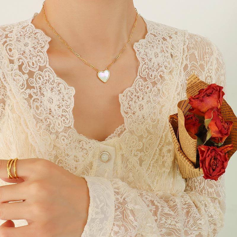 Korean Style Niche Design Sense White Sea Shell Peach Heart Necklace Female, Titanium Steel Plated 18K Real Gold Collarbone Chain P929