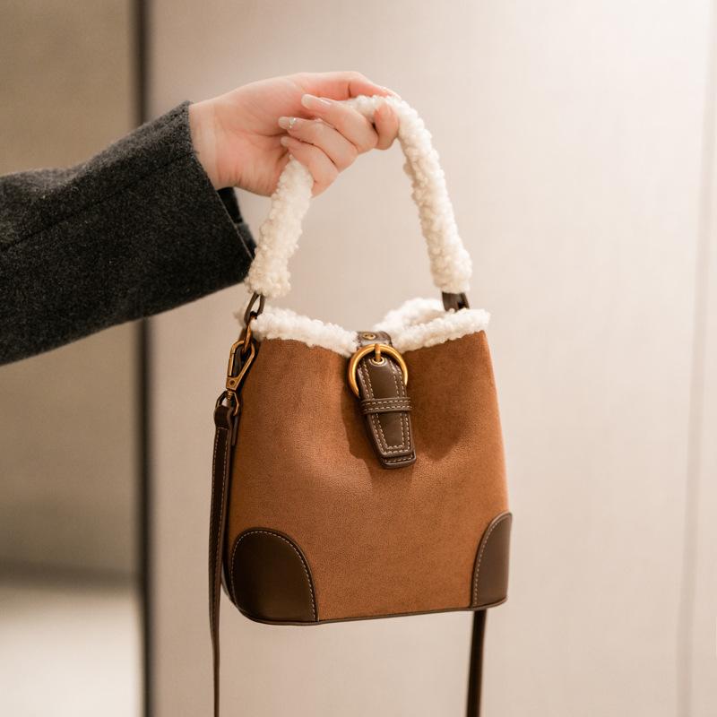 

Новая модная текстура матовый пушистый сумка-ведро портативная на плечо через плечо женская сумка коричневый