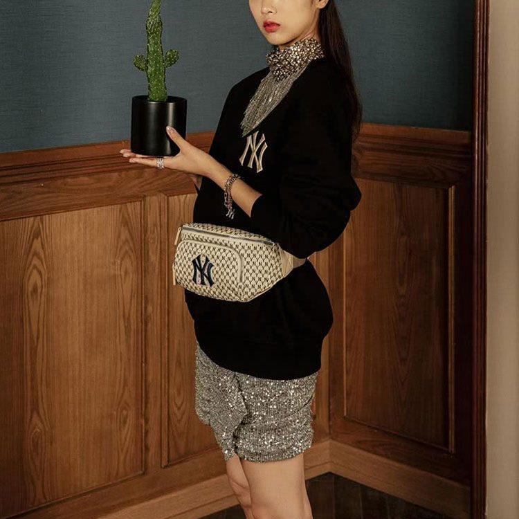 MLB Old Flower Sweatshirts Unisex Black Crew Neck Moderate Regular 31MTM1041-50L