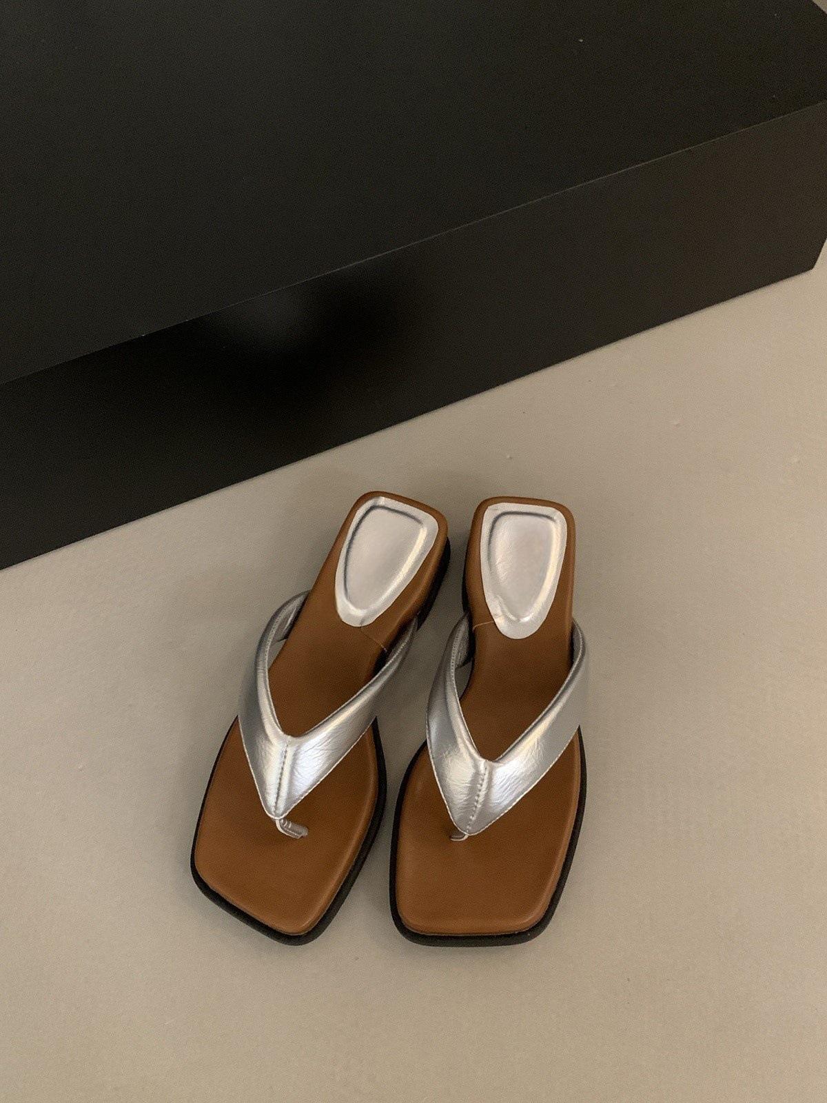 

Крутые шлепанцы на толстой подошве и каблуке, женская уличная обувь с юбкой, пляжные шлепанцы-сандалии 40 серебряный