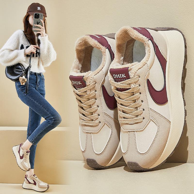 Women's Winter Casual Chunky Platform Running Sneakers With Faux Fur Lining Non-Slip Lace-Up Walking Shoes Warm Fleece Lined Tennis Sneakers for Women