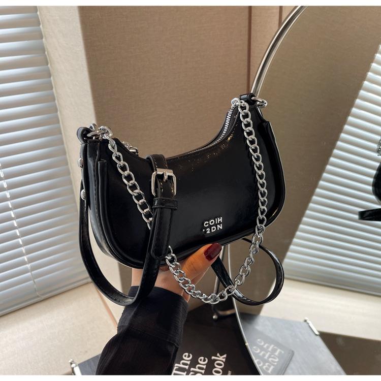 

Niche design bag women s new fashion summer messenger bag chain shoulder armpit bag чорний