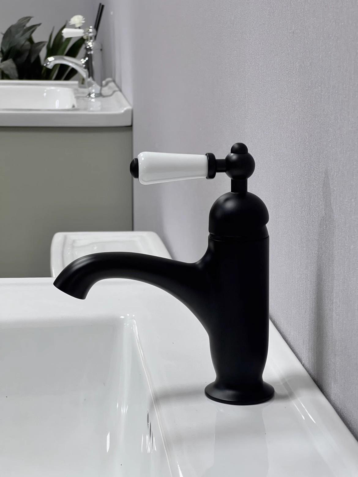 

Basin Faucet Bathroom Single Lever Sink Crane Brass Classical Hot Cold Brush Gold Sink Faucet Top High Quality Classical Style чёрный